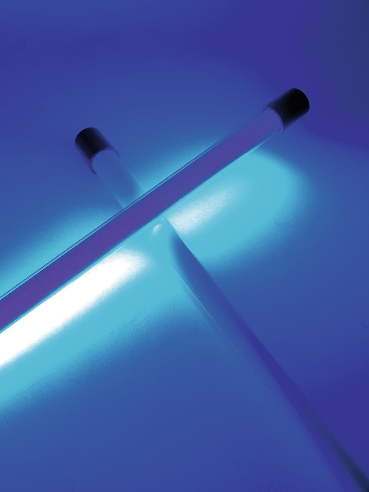 Soldes Eurolite Tube neon UV 18W sur réglette slim 60cm 2024 au meilleur  prix sur