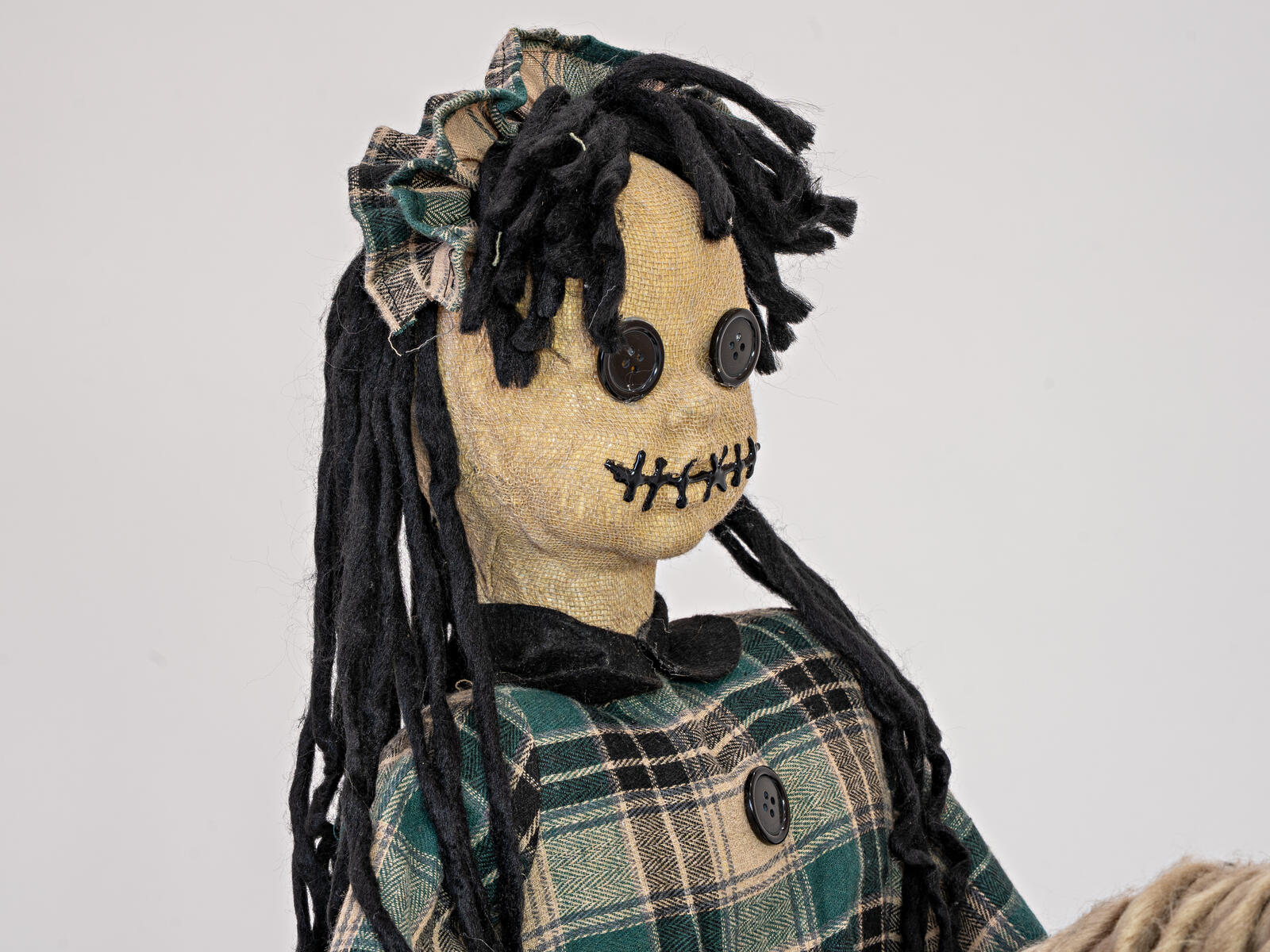 EUROPALMS Halloween Figur Mädchen auf Pony, animiert, 90cm