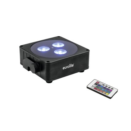 Flacher Scheinwerfer mit 3x 8-W-RGBW-LED, QuickDMX-Transceiver und Bügel