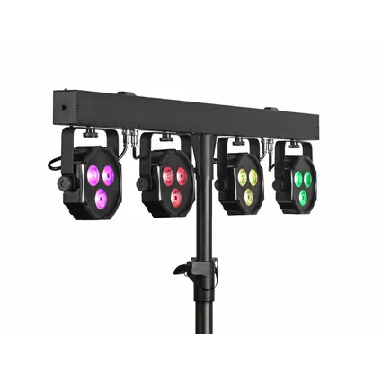 Barre à 4 spots très lumineux 4in1 QCL RGB/WW, AirW système sans fil (2.4 GHz), télécommande sans fil et étui de transport