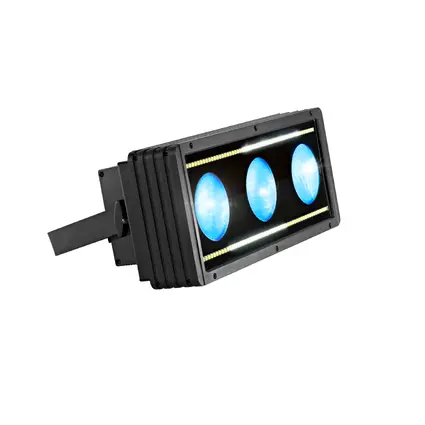 Wetterfester (IP65) 3-fach Blinder mit RGB/WW-Farbmischung und weißen Effekt-LEDs