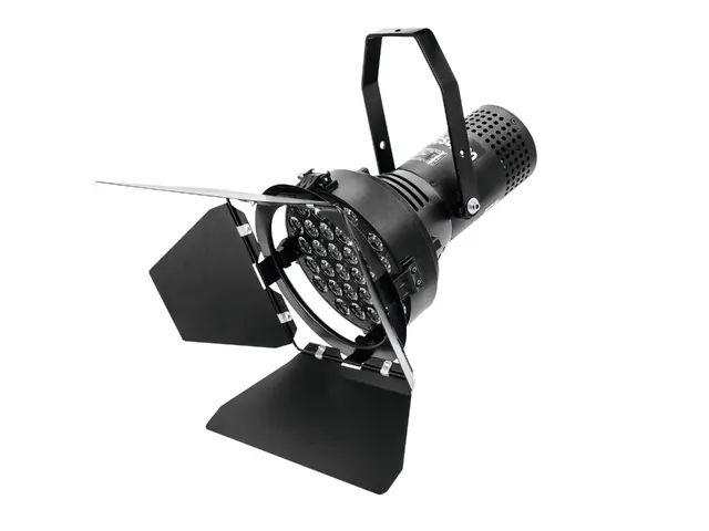 Bright, cold white spotlight, narrow beam angle and 32 x 10 W LED-MainBild