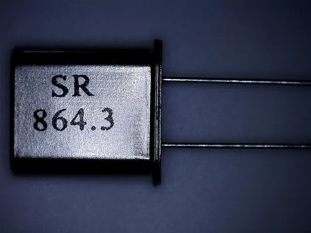  Quarz 864,300 MHz UHF-204 groß-MainBild