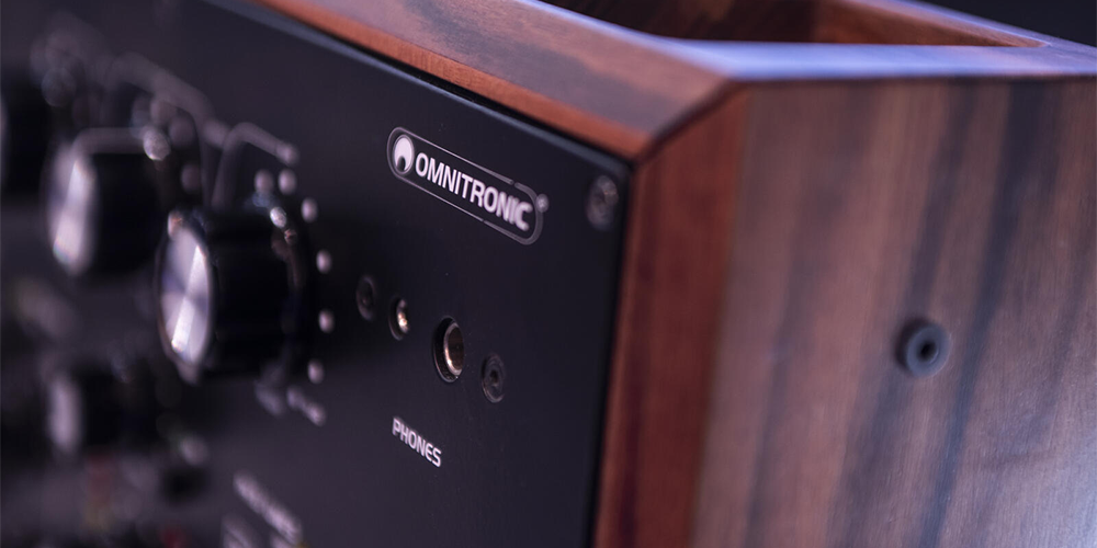 OMNITRONIC TRM-402 wood design 