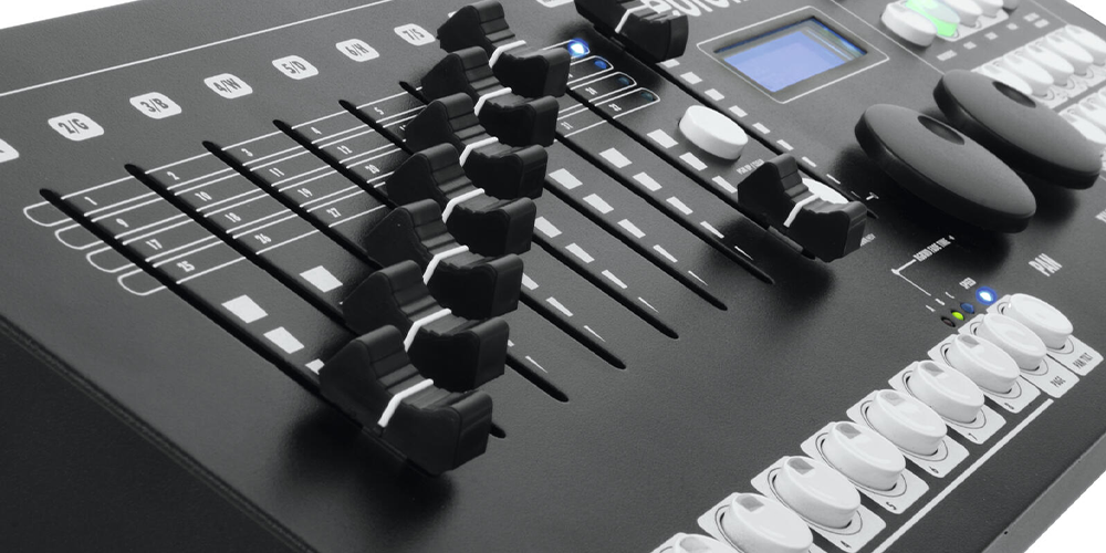 EUROLITE DMX Move Controller 512 PRO Nahaufnahme Fader